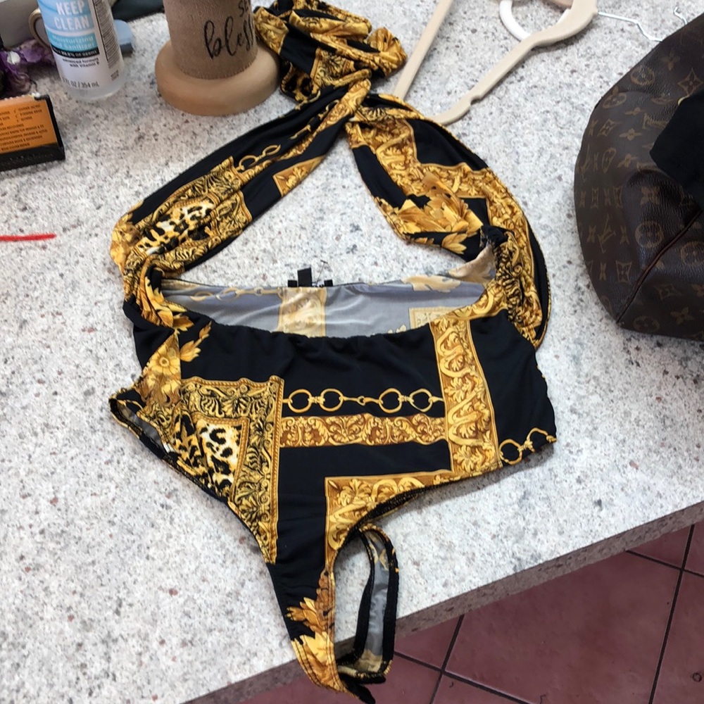 Cross cross halter top